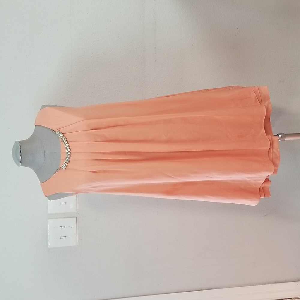 Women Peach Sleevless Shift Dress